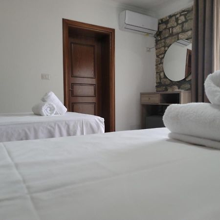 G&K Garden Hotel Берат Екстер'єр фото