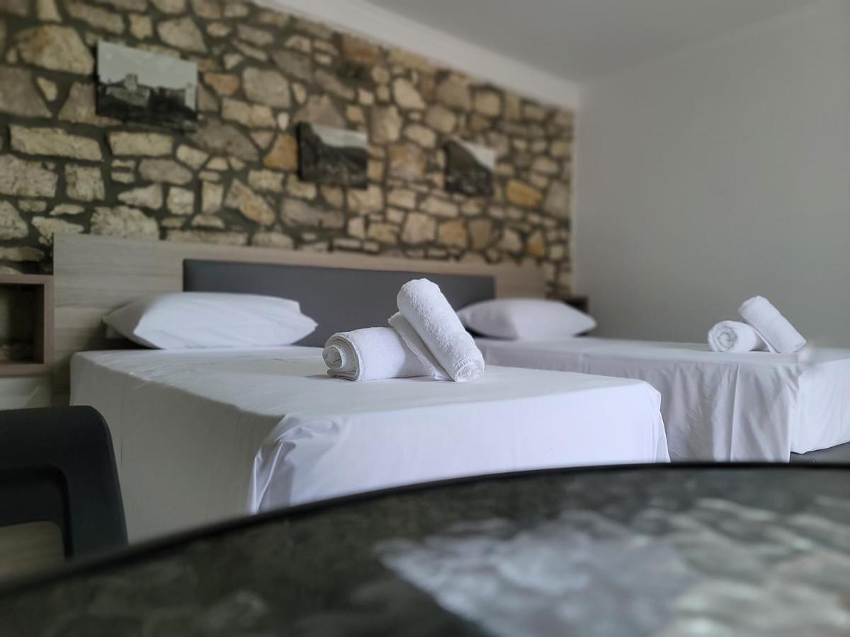 G&K Garden Hotel Берат Екстер'єр фото