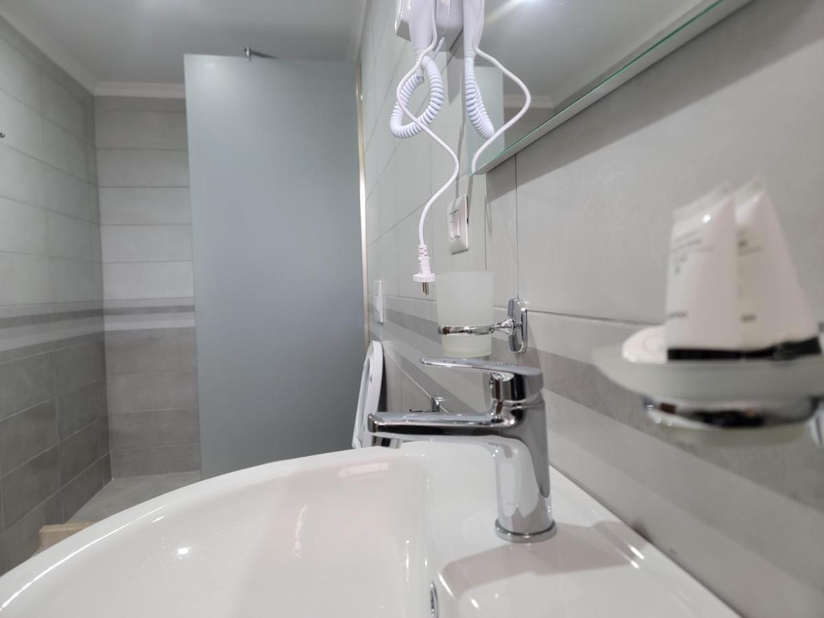 G&K Garden Hotel Берат Екстер'єр фото